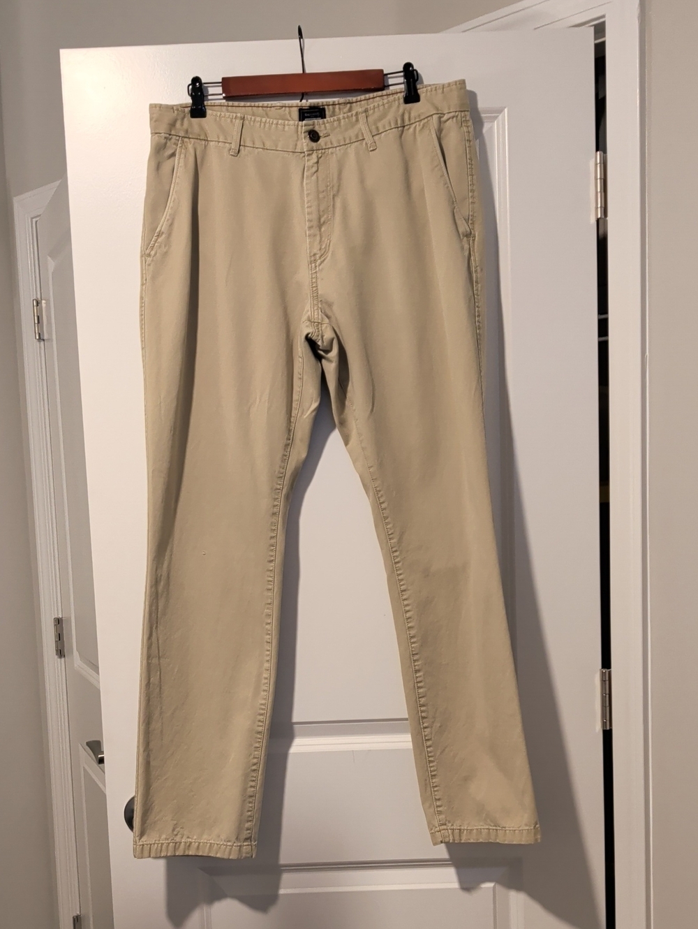 GAP Men's Khaki Beige Chino Pants
